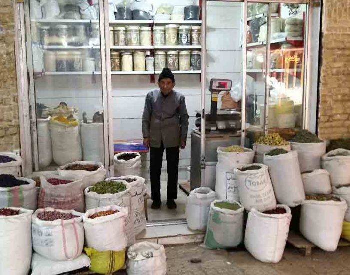 دکان عطاری در بازار قیصریه
