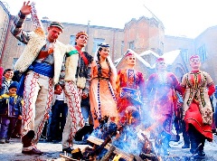  جشن دِرِندِز (آتش افروزی) یکی از جشن های ارمنستان