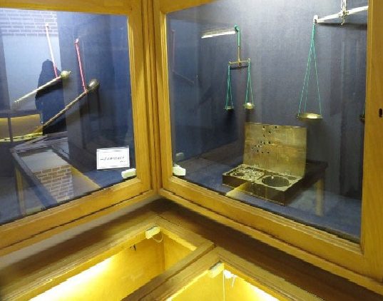 ابزارهای قدیمی سنجش در موزه سنجش تبریز
