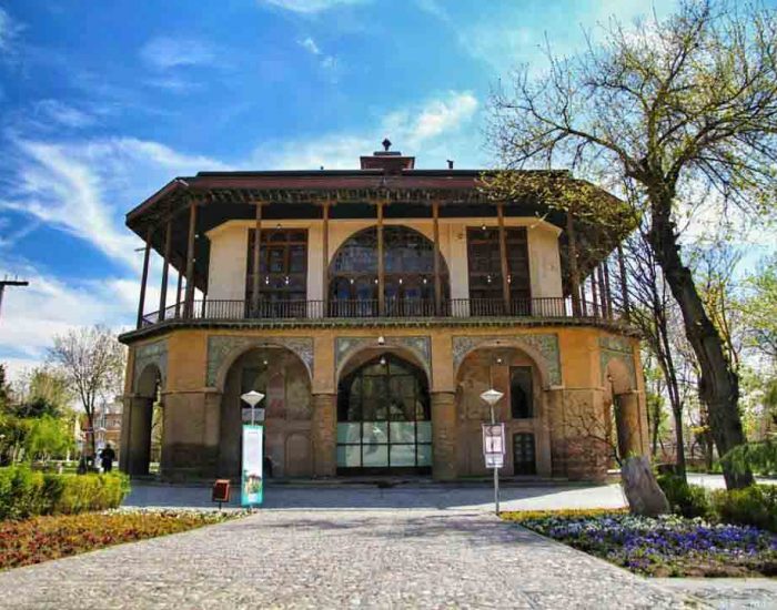کاخ چهلستون قزوین (عمارت کلاه فرنگی)